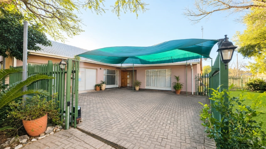 4 Bedroom Property for Sale in Flamwood North West